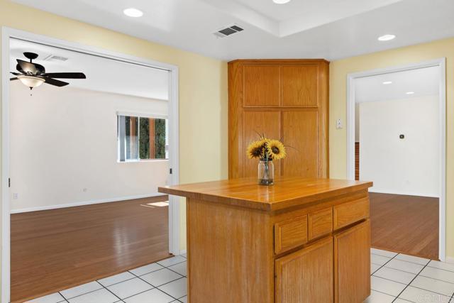 Detail Gallery Image 19 of 59 For 28444 Fallen Tree Ln, Escondido,  CA 92026 - 3 Beds | 2/1 Baths