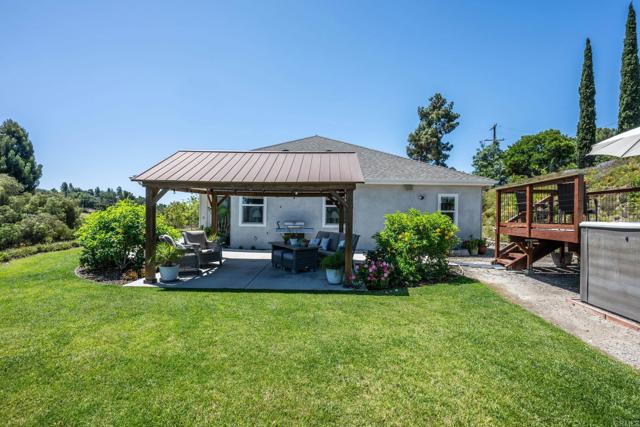 1309 Sunny Heights Road, Fallbrook CA: https://media.crmls.org/mediaz/fbb5597b-56ee-45be-b73e-459e1c856977.jpg