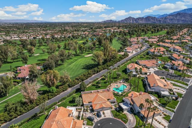 153 Desert Falls E Drive, Palm Desert CA: https://media.crmls.org/mediaz/fbb5678c-3760-40fd-84a1-cfbd267e6cfd.jpg