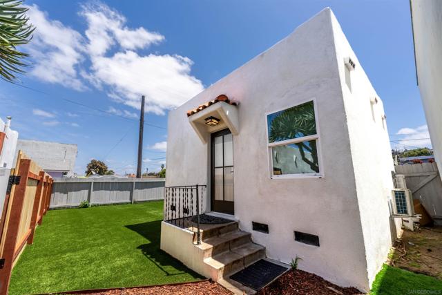 1817 19 Sunset Cliffs Blvd, San Diego CA: https://media.crmls.org/mediaz/fbb5867b-5024-4696-aa3b-c99f1131d718.jpg