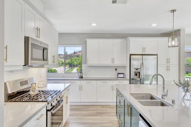 Detail Gallery Image 7 of 75 For 21678 Long Trot Dr, Escondido,  CA 92029 - 4 Beds | 3 Baths