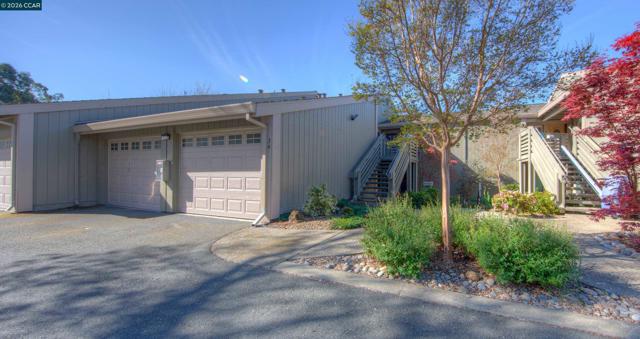600 Terra California Dr, Walnut Creek CA: https://media.crmls.org/mediaz/fbb5d64f-9b8a-4df5-a3fb-f50804ddf3b7.jpg