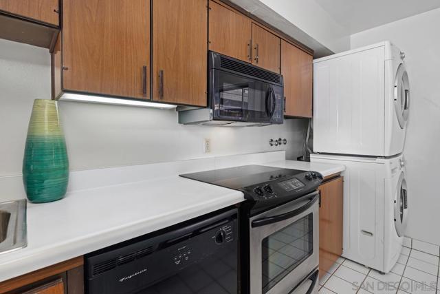 2600 TORRY PINES RD. #B27, La Jolla CA: https://media.crmls.org/mediaz/fbb5fdba-55bc-4cd2-b686-d3c82f383b0f.jpg