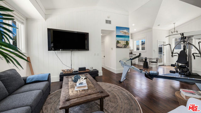 30718 Pacific Coast Highway, Malibu CA: https://media.crmls.org/mediaz/fbb5fe9a-f6b5-4924-89a3-53049ca0242a.jpg