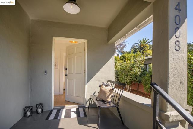 4008 Woodruff Ave, Oakland CA: https://media.crmls.org/mediaz/fbb6cf6b-f26e-4960-b820-7678e9ecb149.jpg