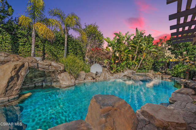 1455 Calle Colina, Thousand Oaks CA: https://media.crmls.org/mediaz/fbb6f130-f767-4f17-99eb-c313e4a8156b.jpg