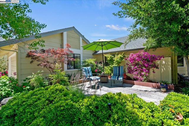 2587 Chablis Way, Livermore CA: https://media.crmls.org/mediaz/fbb72499-1629-4d81-b613-6e22baf7da93.jpg