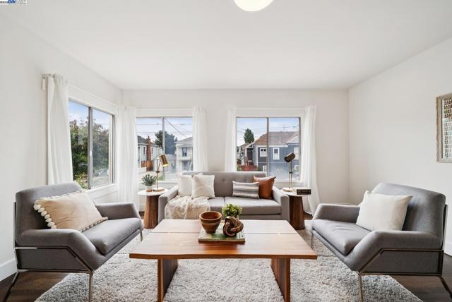 1805 Eagle Ave, Alameda CA: https://media.crmls.org/mediaz/fbb72d69-5c6e-4f75-a13c-98f40fd9e679.jpg