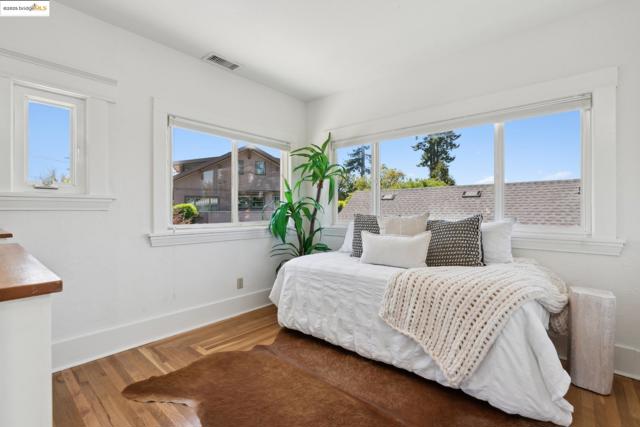 321 Glendale Ave., Oakland CA: https://media.crmls.org/mediaz/fbb7310d-543b-4eca-b527-1d108763b222.jpg