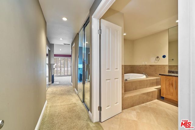 13078 Mindanao Way, Marina del Rey CA: https://media.crmls.org/mediaz/fbb75979-5c6c-4681-b20c-a8e254df66e6.jpg