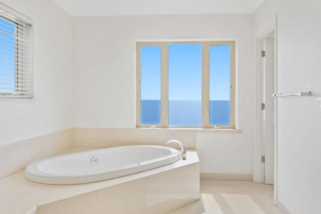 940 W Cliff Drive, Santa Cruz CA: https://media.crmls.org/mediaz/fbb76e90-9017-4534-8df7-8e45bff4254e.jpg