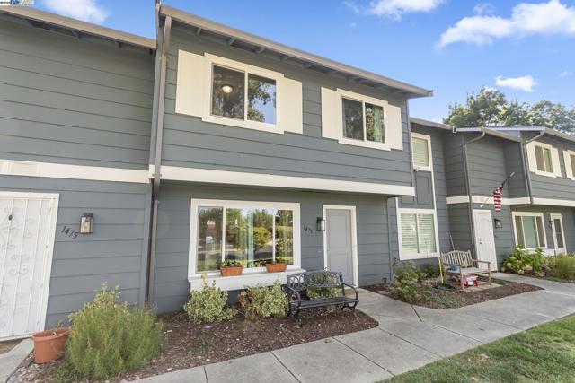 1479 Spring Valley Cmn, Livermore CA: https://media.crmls.org/mediaz/fbb781e6-25ef-408c-9d73-f88c6d0580cc.jpg