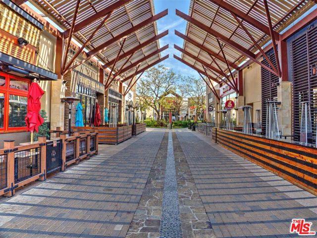 24125 Del Monte Drive, Valencia CA: https://media.crmls.org/mediaz/fbb85f3e-43d9-4d90-ba84-482e2d546ec4.jpg