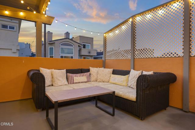 2924 Lakeshore Court, Oxnard CA: https://media.crmls.org/mediaz/fbb88126-5220-4e2e-9ecf-c855207ac896.jpg