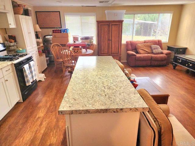Detail Gallery Image 5 of 37 For 3909 Reche Rd #52,  Fallbrook,  CA 92028 - 2 Beds | 1/1 Baths