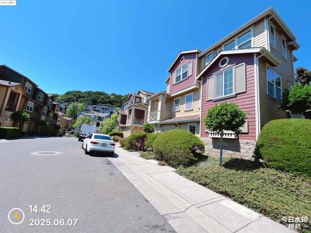 6136 Old Quarry Loop, Oakland CA: https://media.crmls.org/mediaz/fbb904a8-59c5-4ca1-9ede-0296085b21fd.jpg
