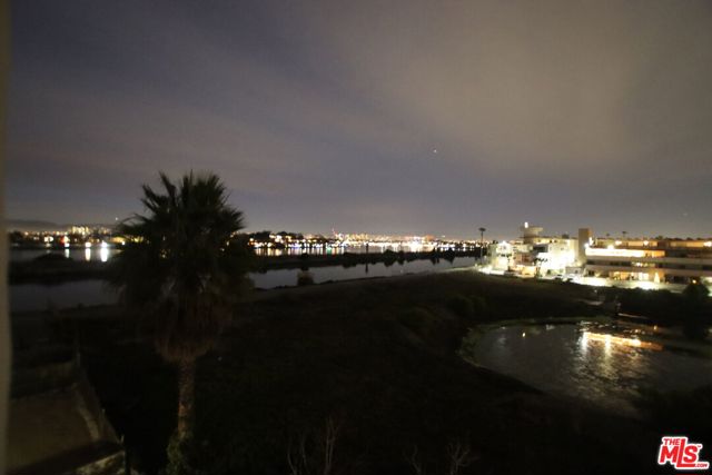 6220 Pacific Avenue, Playa del Rey CA: https://media.crmls.org/mediaz/fbb922c2-8715-4424-8229-c42a1bbf949b.jpg