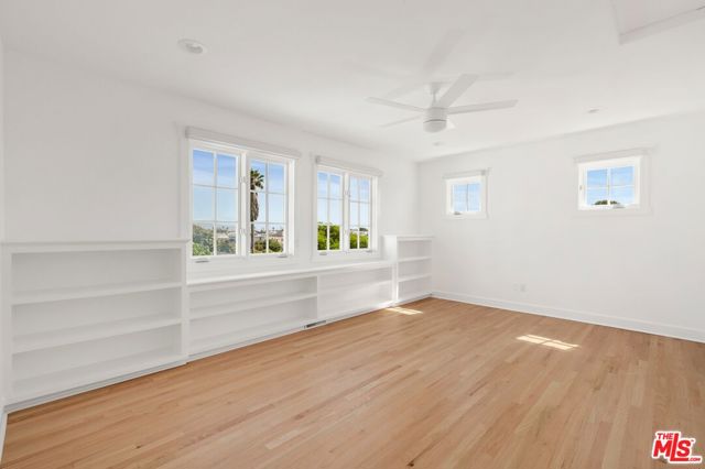 541 Homer Street, Manhattan Beach CA: https://media.crmls.org/mediaz/fbb945c6-70af-42af-9aaf-f8fe0dd89ea8.jpg