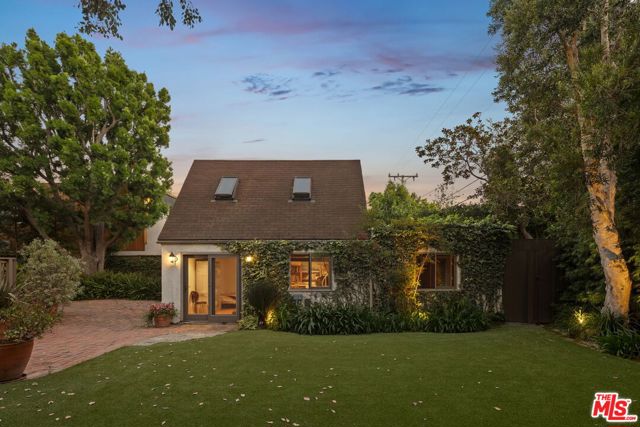 440 19th Street, Santa Monica CA: https://media.crmls.org/mediaz/fbb96851-fc98-4369-83e2-8a297f94b6cc.jpg