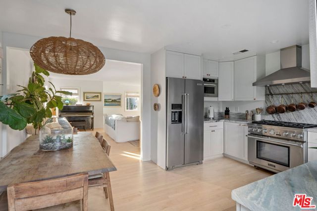 626 Pacific Street, Santa Monica CA: https://media.crmls.org/mediaz/fbb9a58f-63fb-4f58-ba3b-04de7f643bd1.jpg