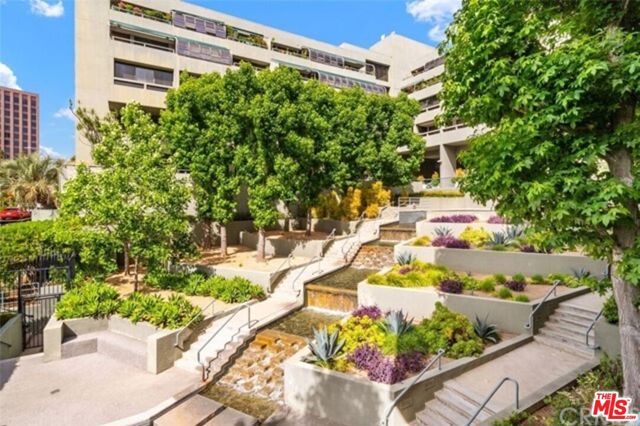 880 1st Street, Los Angeles, California 90012, 2 Bedrooms Bedrooms, ,2 BathroomsBathrooms,Condominium,For Sale,1st,24426839