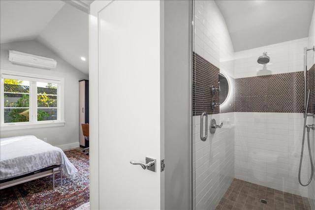 16760 Magneson Loop, Los Gatos CA: https://media.crmls.org/mediaz/fbba2e4c-fb26-421a-bc5f-e1bde1e69790.jpg