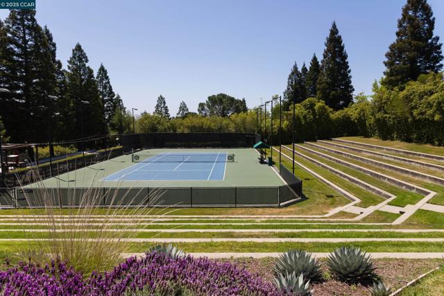 5427 Blackhawk Dr, Danville CA: https://media.crmls.org/mediaz/fbba452e-8370-45f1-a8a2-1aca6a005796.jpg