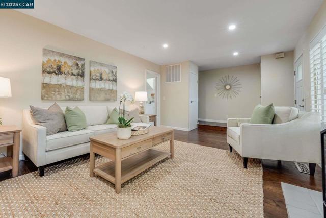 1105 Westmoreland Circle, Walnut Creek CA: https://media.crmls.org/mediaz/fbbae0ab-c295-43be-b4ad-77fb0491f6b3.jpg
