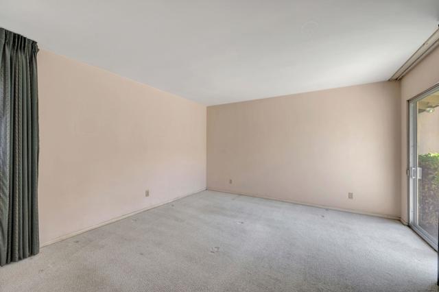 8838 La Jolla Scenic Dr N, La Jolla CA: https://media.crmls.org/mediaz/fbbaeba6-0ca8-43dd-bc7a-09cc6683e6da.jpg