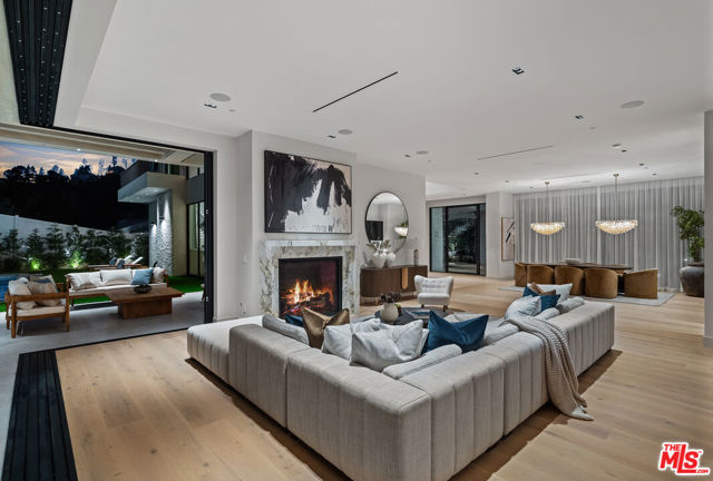 10950 Verano Road, Los Angeles CA: https://media.crmls.org/mediaz/fbbbb4f2-89dd-428f-ad34-1fdcf6038512.jpg