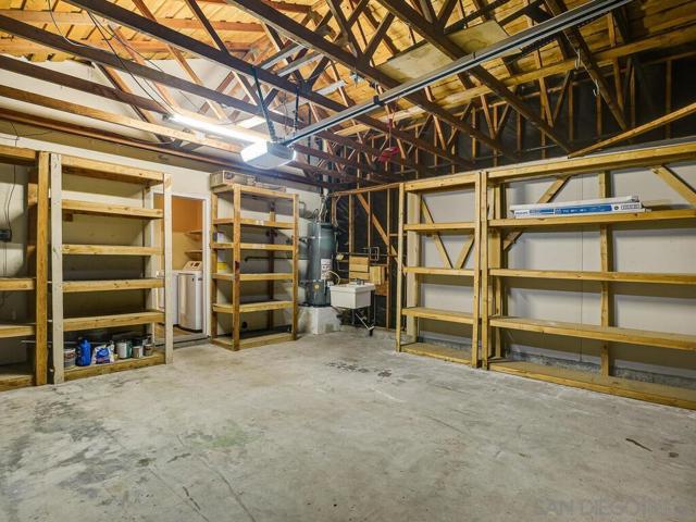 9555 Via Pereza, San Diego CA: https://media.crmls.org/mediaz/fbbd4a33-8db1-46c1-936d-e74d505df4e7.jpg