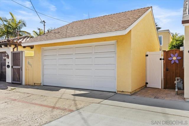 847 B Ave, Coronado, California 92118, 2 Bedrooms Bedrooms, ,2 BathroomsBathrooms,Single Family Residence,For Sale,B Ave,250017053SD