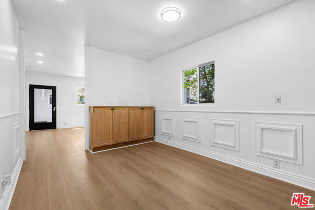 3915 1/2 S Budlong Avenue, Los Angeles CA: https://media.crmls.org/mediaz/fbbe6c7b-f80a-45d9-a238-420f1caf510e.jpg