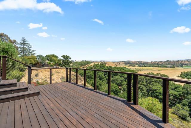 38 Barbras Court, Hollister CA: https://media.crmls.org/mediaz/fbbec443-d1c4-4c37-9773-a3d0727af14f.jpg