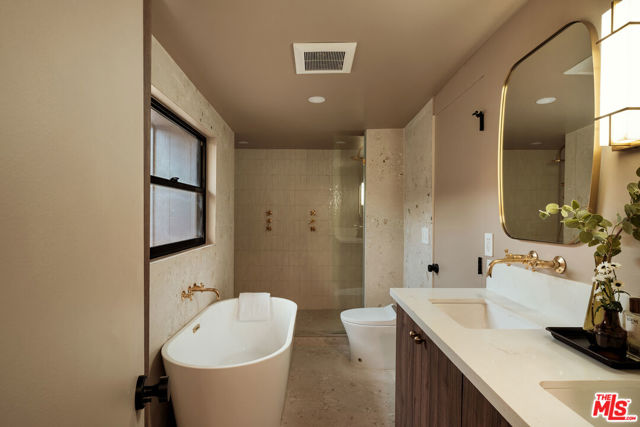 579 Crane Boulevard photo 30