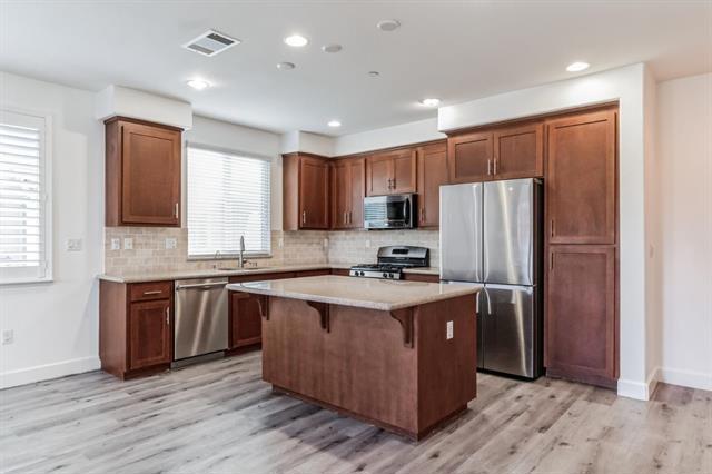 276 Currlin Circle, Milpitas CA: https://media.crmls.org/mediaz/fbbfb31c-ebc5-4c2c-974a-23360b362d56.jpg