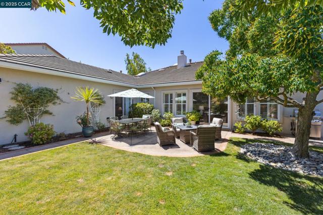 109 Forest Hill, Clayton CA: https://media.crmls.org/mediaz/fbbff8e3-3a3f-4d1b-b13b-4abbe2ed7ec6.jpg