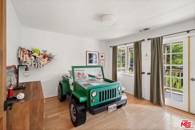 3418 Dorothy Road, Topanga CA: https://media.crmls.org/mediaz/fbc01def-b081-403d-9bee-512d4a77133b.jpg