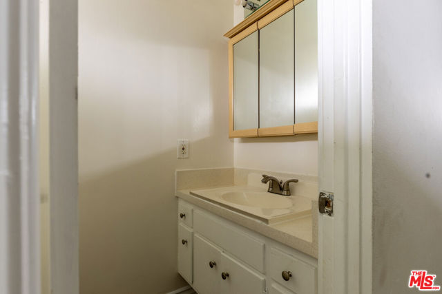 11133 Rose Avenue, Los Angeles CA: https://media.crmls.org/mediaz/fbc0f7a0-ebe1-4141-9500-2ec0d3ad5747.jpg