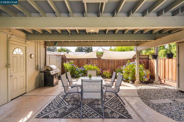 169 Larkwood Cir, Danville CA: https://media.crmls.org/mediaz/fbc17fae-d997-43bb-97f4-f0d7fcc5cbb5.jpg