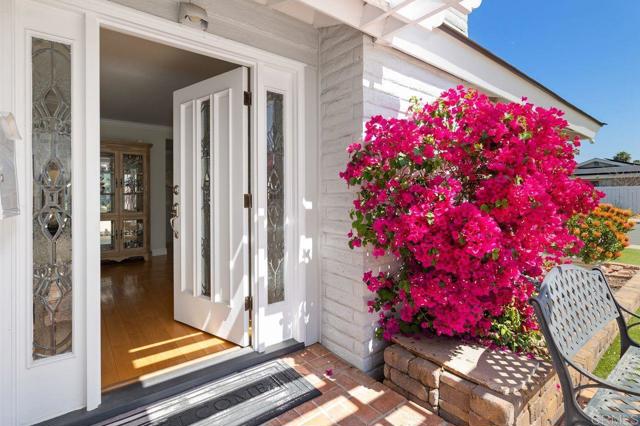 Detail Gallery Image 3 of 30 For 3298 Mercer Ln, San Diego,  CA 92122 - 3 Beds | 2 Baths