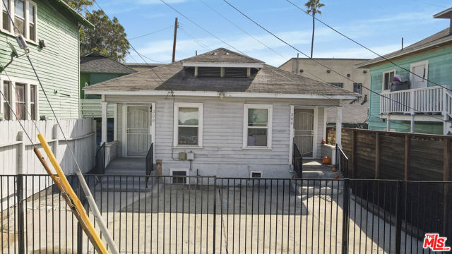 306 N Bixel Street, Los Angeles CA: https://media.crmls.org/mediaz/fbc1ac30-5a6a-4209-b7d0-6581053fc38b.jpg