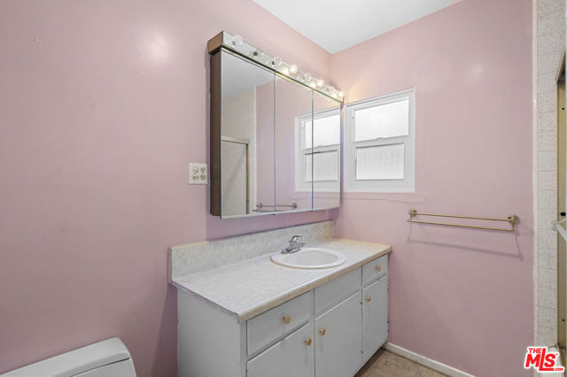 219 S Avenue 60, Los Angeles CA: https://media.crmls.org/mediaz/fbc20021-57c4-4c92-b07b-969b8021773b.jpg