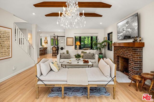 305 E Islay Street, Santa Barbara CA: https://media.crmls.org/mediaz/fbc2080a-bd08-4d71-8d33-3c1ee906439e.jpg