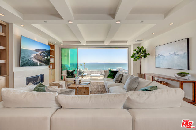 17325 Castellammare Drive, Pacific Palisades CA: https://media.crmls.org/mediaz/fbc21d0d-f672-4926-b49e-e3308042b5e6.jpg