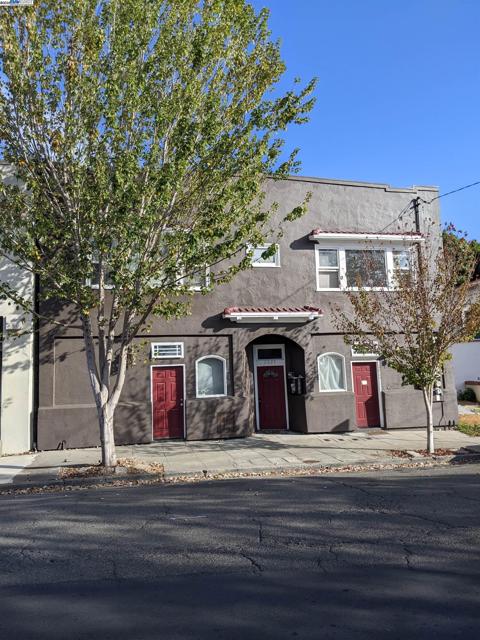 2622 Kingsland Ave, Oakland CA: https://media.crmls.org/mediaz/fbc25ab3-d1c0-4bfa-977d-c93634ba02b6.jpg