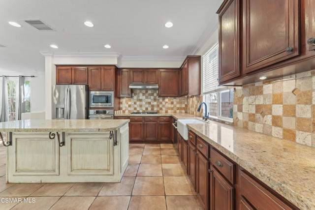 186 Parkside Drive, Simi Valley CA: https://media.crmls.org/mediaz/fbc2c395-c46c-4fdd-9ad5-dcdfa76f602b.jpg
