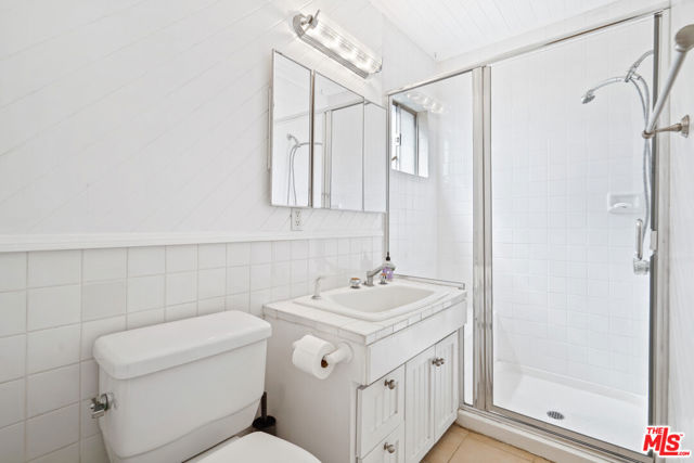 2205 ELM Avenue, Manhattan Beach, California 90266, 2 Bedrooms Bedrooms, ,2 BathroomsBathrooms,Residential,Sold,ELM,22148905