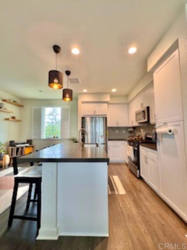 324 MILLSTREAM CT, Santee CA: https://media.crmls.org/mediaz/fbc2fe64-bf3a-446f-8b5e-a0ecc990dfeb.jpg