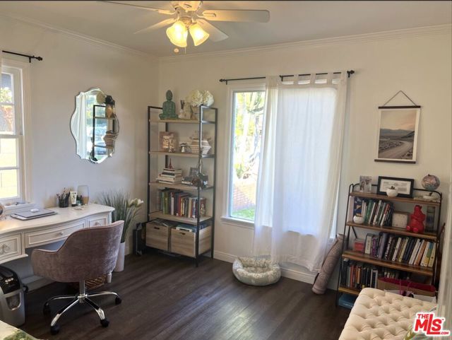 3125 Stanford Avenue, Venice CA: https://media.crmls.org/mediaz/fbc301f5-0129-443e-ab79-59c7adf0361e.jpg